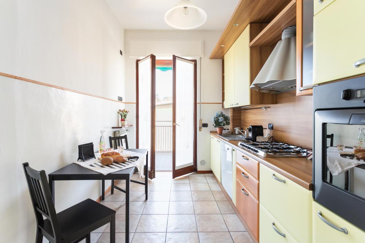 Santa Chiara Apartment By Myhomeincomo Exterior photo